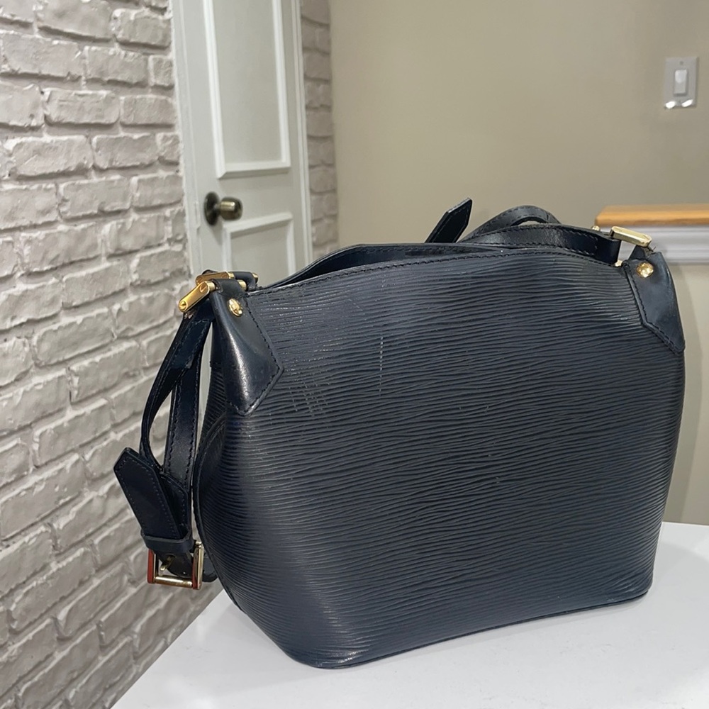 Louis Vuitton Epi Leather Mandara